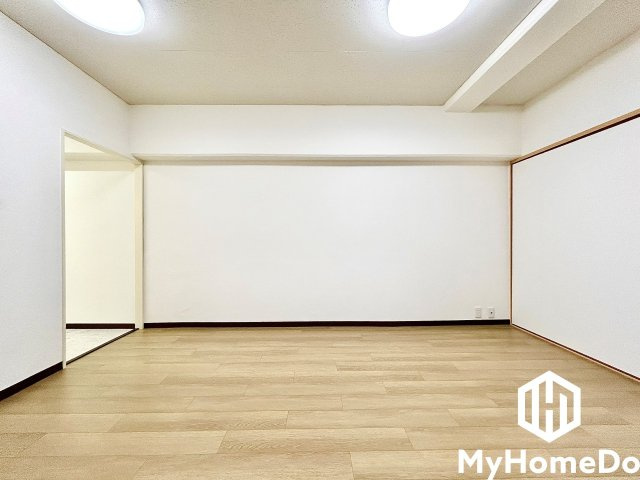明るく広々とした洋室で、家族の個性が輝く暮らしを実現する