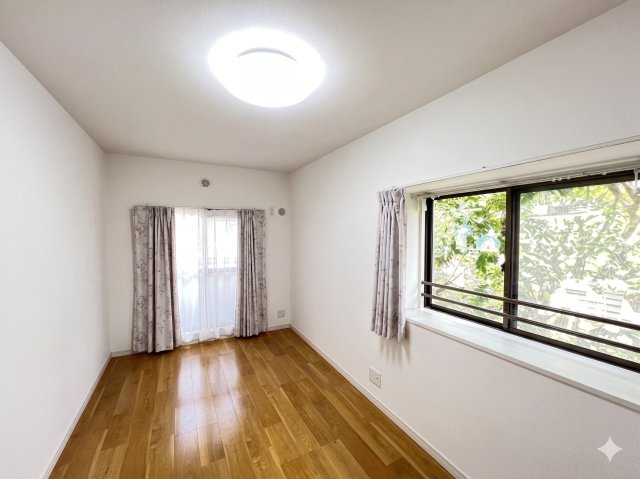 本物件は南側及び北側の2面バルコニー、角部屋の為日当たり良好です。　※本画像は生成AIにより家具を消去したイメージ画像です。※