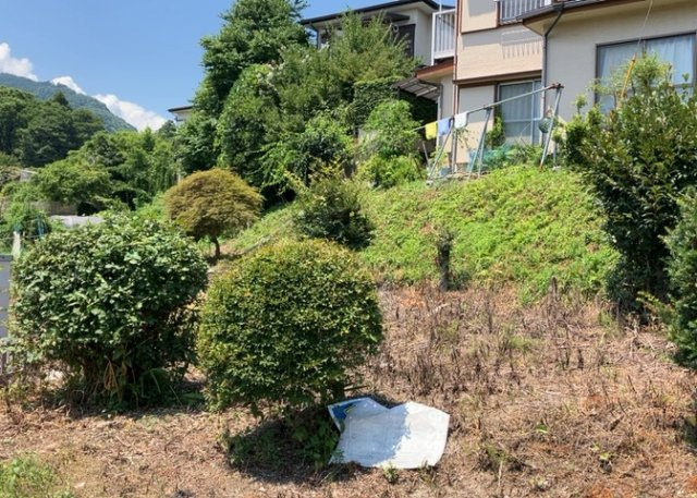 土地を買う際、住む地域の自治体や福祉の補助制度にも注目してみましょう。子供や老人の医療補助やゴミ出しのルールなど、自治体によってルールに大きな違いがあるため、暮らしやすい土地で判断するとよいでしょう。