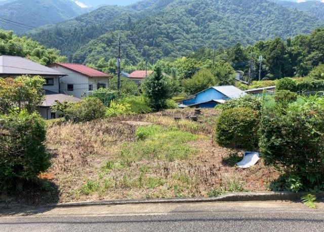 物件の詳細については、現地を見てわかること以外に、役所や法務局などで調べないとわからないことがあります。そのため、現地に行く場合は、もしこの物件を買ったらどのような生活ができるかをイメージしましょう。
