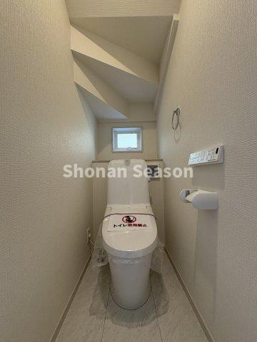各階設置の「温水洗浄便座」混みあう時間帯もスムーズです♪