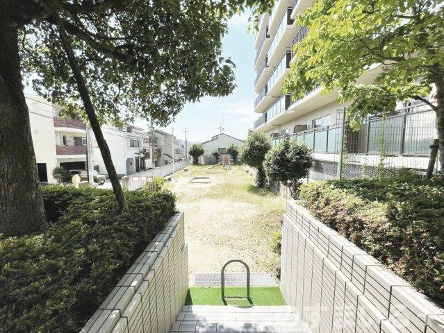 公園が併設されています。