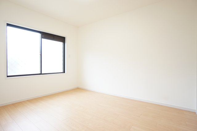 約6帖の洋室です！大型クローゼット付きのお部屋です♪