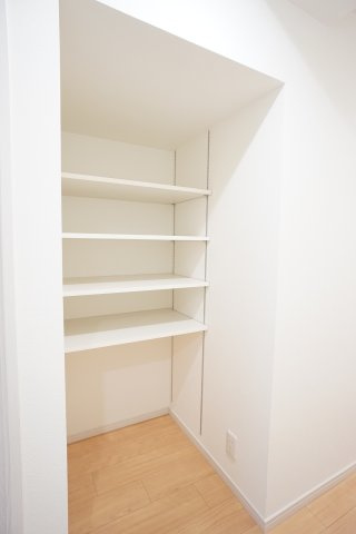 廊下収納も豊富に使用できます♪