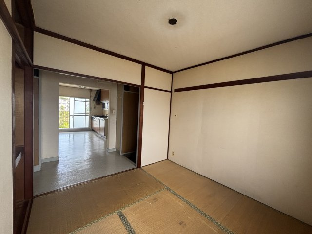 玄関すぐの和室なので客間としてもおススメ