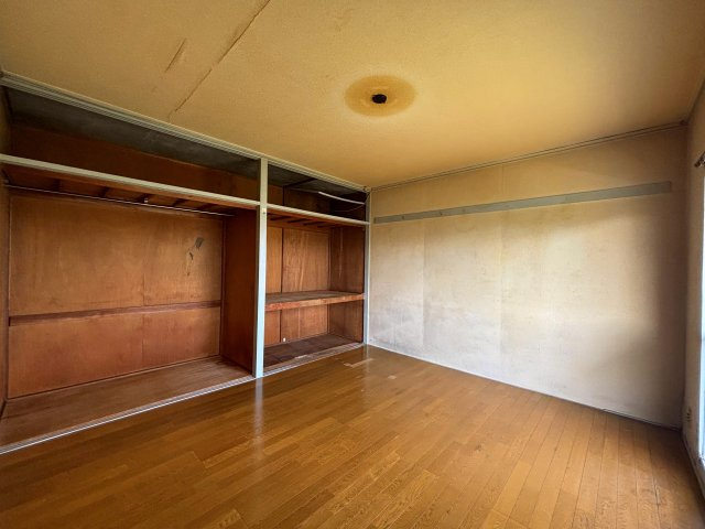 洋室約6帖　収納も充実しています
