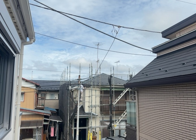 眺望を気にして物件を探す場合、前面に建物が建っていないか現地で確認しましょう！前面に建物があると景色はもちろん、日当たりや風通しにも影響が出てきます。住んだ時のことを想像しながら現地見学をしましょう。