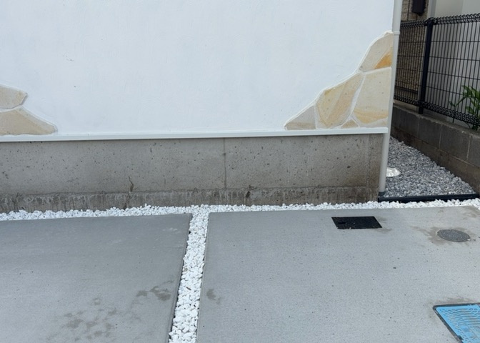 木造住宅とは土台、壁、柱など建築物の強度を支える構造体の材に木が使用されている構造を指します。構造体は建物の自重を支えるだけではなく風圧や水圧、積裁荷重などあらゆる衝撃に耐えるための基礎です。