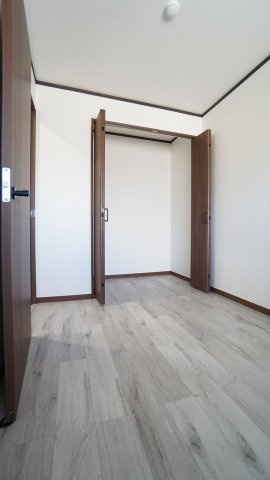 約5帖の洋室　大容量の収納クローゼットつき