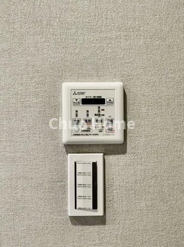 【浴室乾燥機】暖房・冷風・換気・乾燥が可能です。毎日を快適に過ごせるうれしい機能が揃っています。雨の日の洗濯物も安心です。