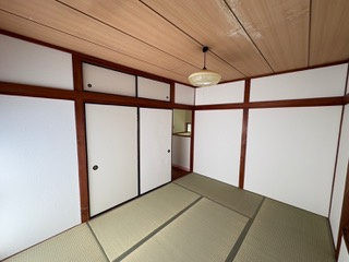 和室ならではの温かな和の空間で寛ぎの時間を過ごせます