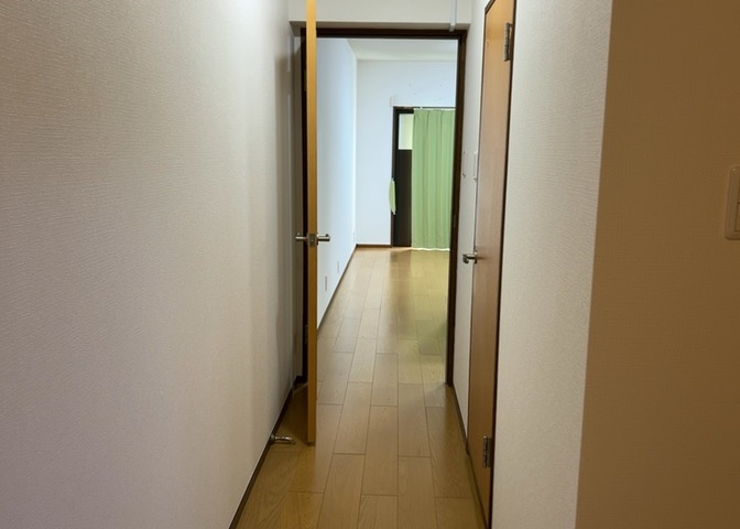 内装はとにかくおしゃれなものがいい！と選ぶ前に、まず住んだ後のことを想像してみましょう。住んでみたらコンセントの位置が悪くて使いにくいなど出てきます。事前にどの家電をどこに置くか想定しておきましょう。
