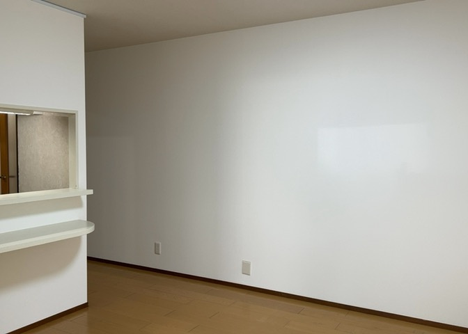 直線タイプはLとDKを一直線に並べた形で対面キッチンのタイプです。一般的なのでよく見かけるかもしれません。直線タイプに似た直接アイランドタイプは、キッチンとダイニングの間に壁がない分広く感じられます。