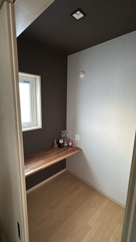 書斎などとしてお使いいただけるスペースがございます。