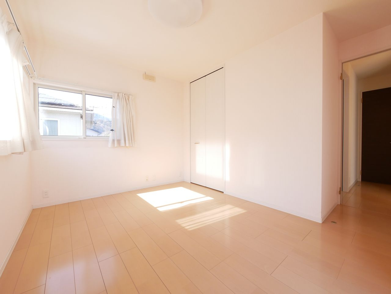 2階　南西側洋室