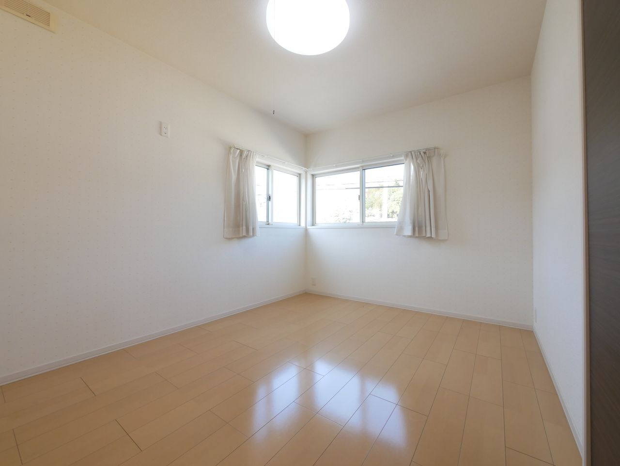 2階　北西側洋室
