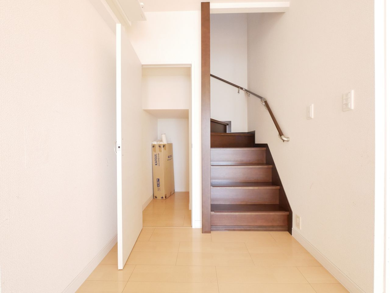 大容量の階段下収納