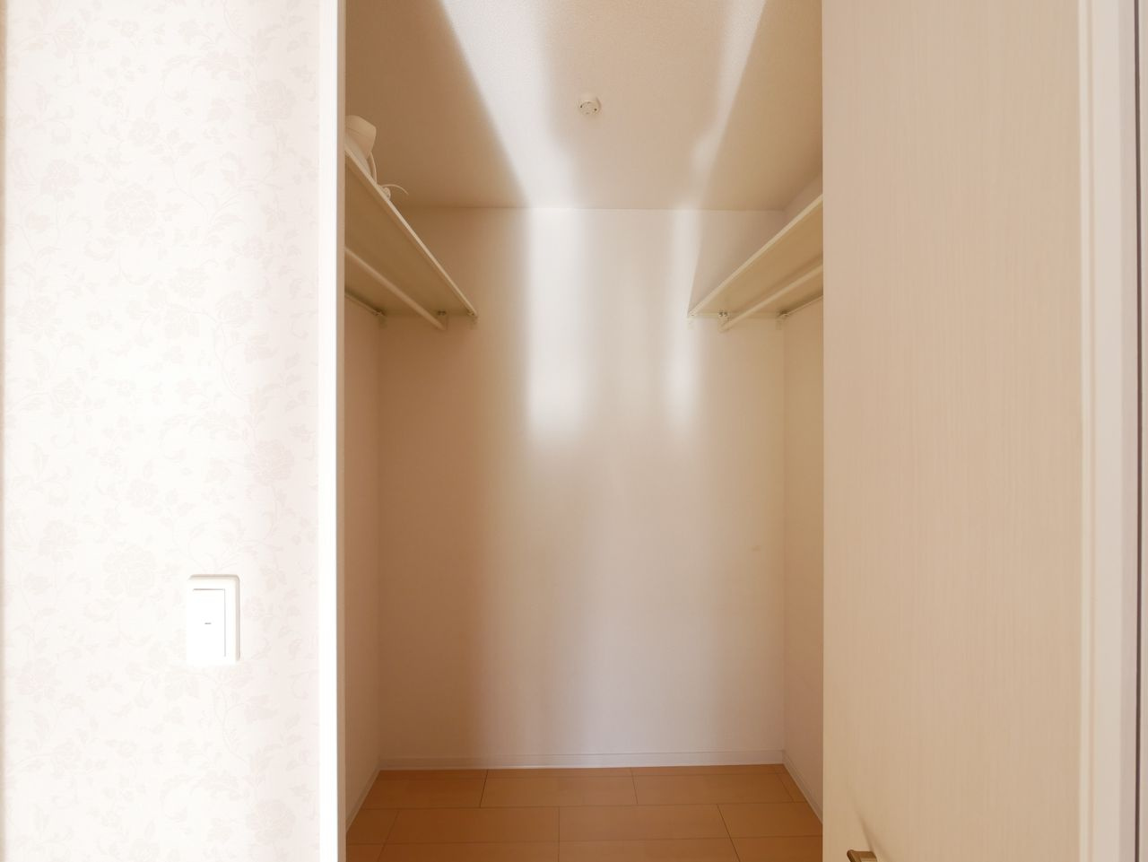 2階　東側洋室のウォークインクローゼット