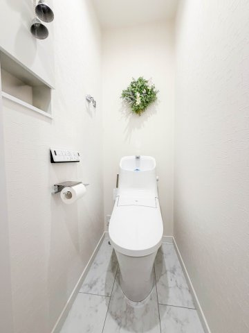 2階レストルーム。トイレは1階・2階の各階にあり階段移動がなく便利です♪