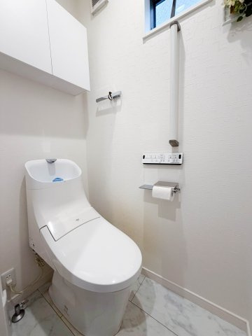 1階レストルーム。トイレは1階・2階の各階にあり階段移動がなく便利です♪