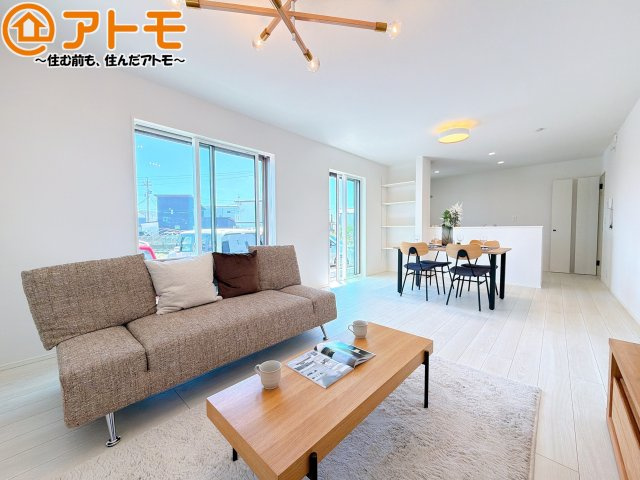 家族団らんのイメージは、リビングを思い浮かべませんか？リビングこそ広々としたお部屋が良いですね♪