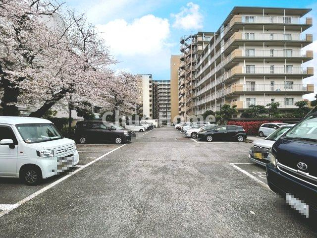 【敷地内駐車場】最新の空き状況や費用などの詳細は担当スタッフまでお問い合わせください。