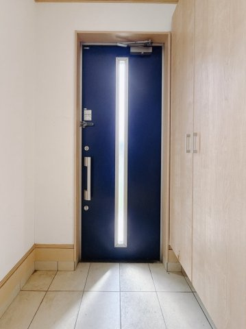 ■玄関｜急な来客時にもすぐに物がしまえるので便利です。「いつもキレイな玄関だね」とお友達やご近所さんに羨ましがられると気分も上がります♪