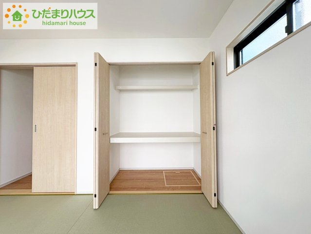 和室の収納は横開きクローゼット！　しまった物の出し入れも楽々です(^^)