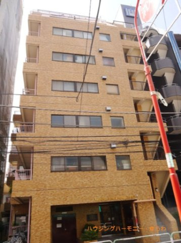 住む人を映し出す洗練された佇まいは、いつまでも輝き続けながらいつしか街の風景に溶け込んでいきます。