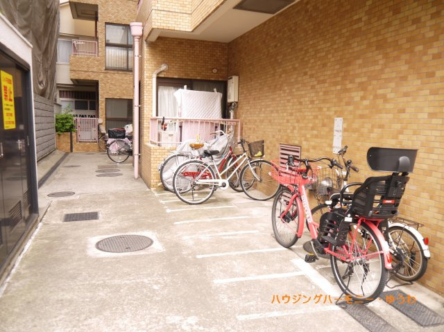 敷地内に居住者専用の駐輪スペースがあります！
