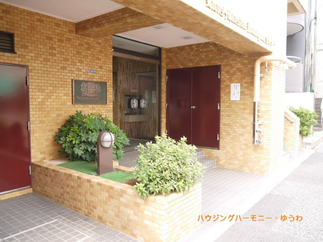 住まいの顔にふさわしい落ち着いた迎賓空間