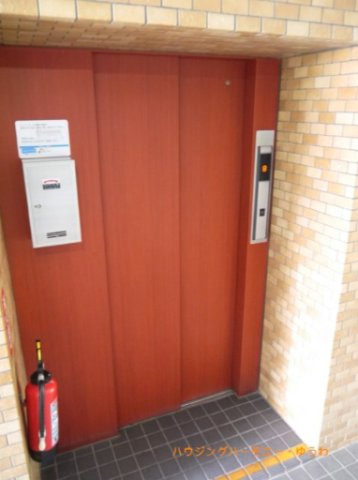 階段移動の手間を省く現代の必需設備です。