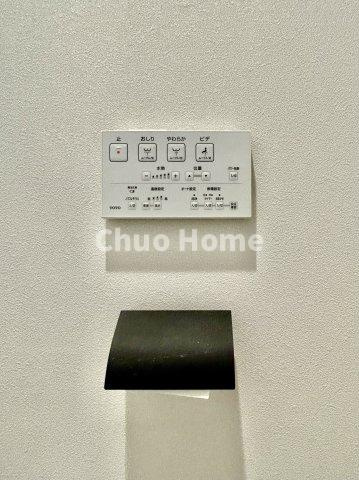 【ウォシュレット】清潔に使いたいお手洗いには最適な設備です。もちろんウォームレットも標準装備です。