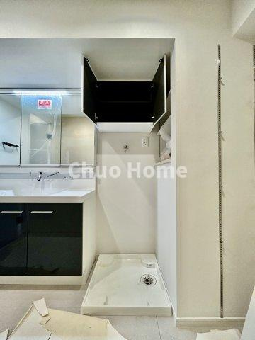 【ランドリースペース】担当者がスケールを持ち歩いておりますので、ご見学時には現在お使いの洗濯機などがきちんと収まるかなどもチェックして下さい。見学前に測っておくと非常に便利だと思います。