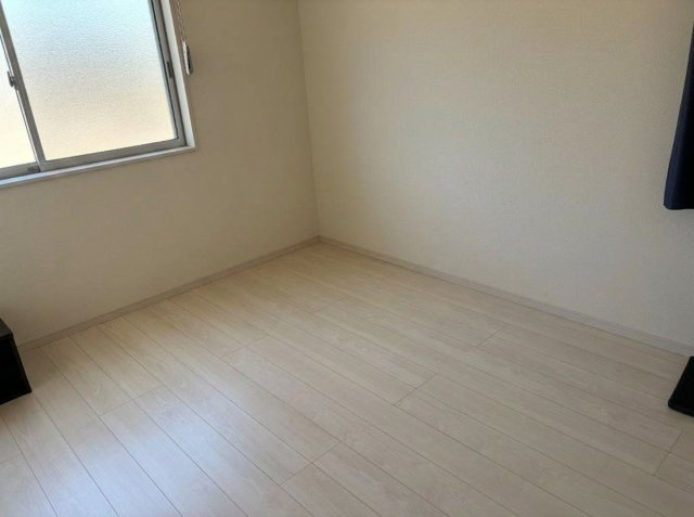 家具配置がしやすいシンプルな間取りの洋室です。