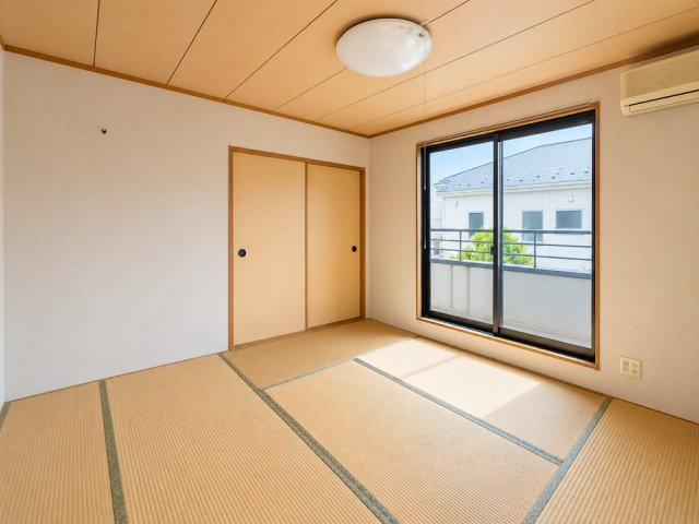 ◆気持ちの良い風が室内へ入り込む居室。家具を配置しても広々ご利用いただけます！！　※画像は加工しております。　