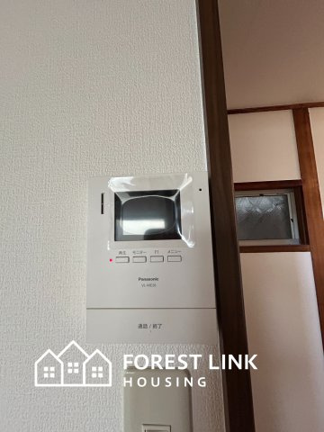防犯面で心強いテレビモニター付きインターホンを完備。来客の顔を室内からしっかり確認出来ます。