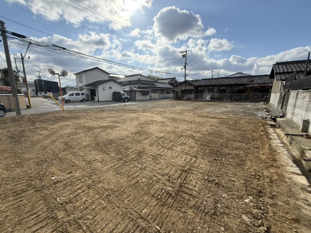 前面道路含む現地写真です