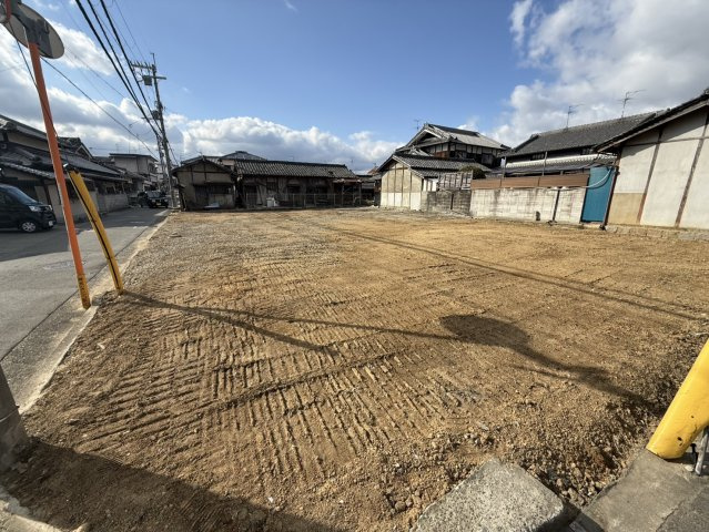 前面道路含む現地写真です