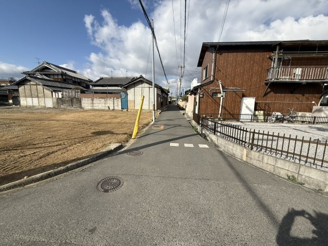 前面道路含む現地写真です