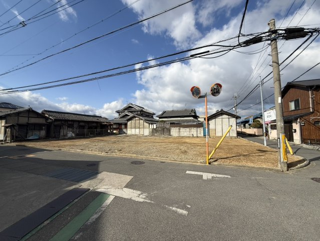 前面道路含む現地写真です