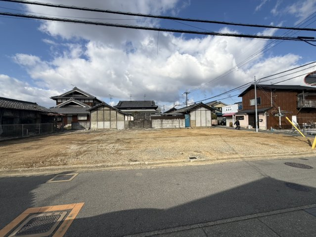 前面道路含む現地写真です