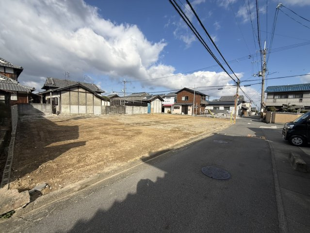 前面道路含む現地写真です
