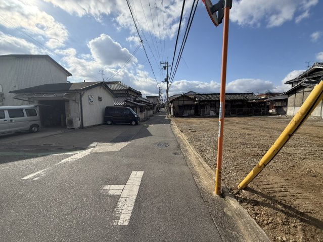 前面道路含む現地写真です