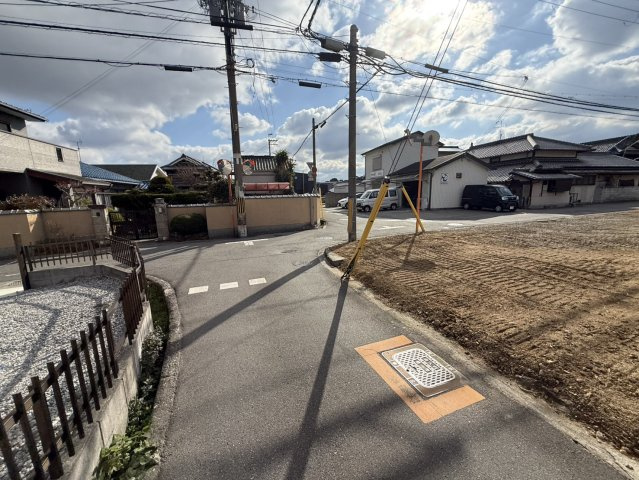 前面道路含む現地写真です