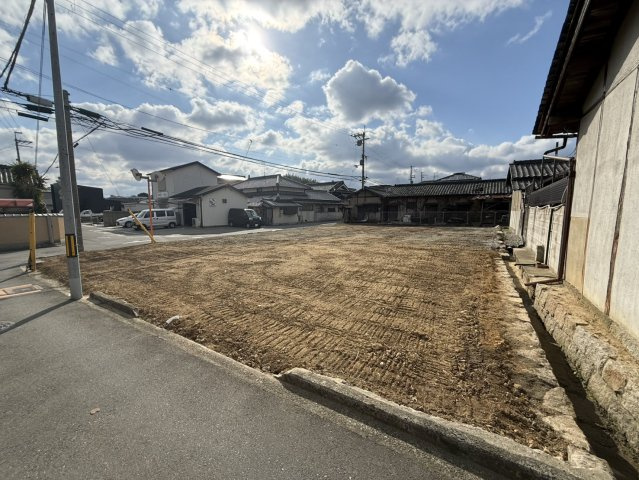 前面道路含む現地写真です
