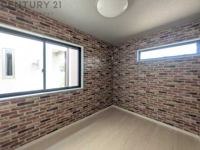 子供部屋…創造性や成長を促す遊びの空間を提供。学習や趣味に集中できる環境を整えます。個別のプライベートスペースは自己表現と自立心を育み、心地よい睡眠環境を整えリラックスできる場所を提供。