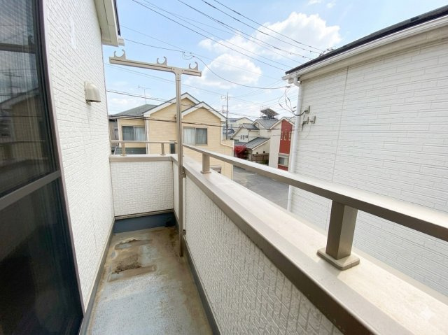 南向きバルコニー。お洗濯物がカラッと気持ちよく乾きますね。