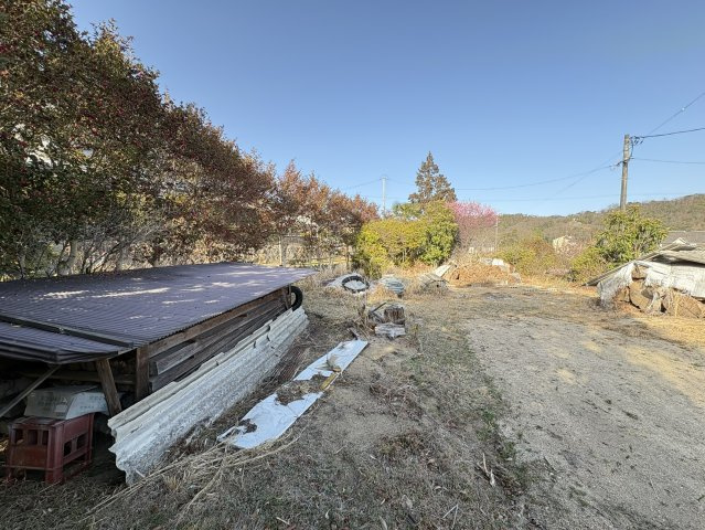 広々とした敷地は建築条件なしのため、お好きなハウスメーカーや工務店で自由にプランニングが可能です。建物配置の自由度も高く、平屋や二世帯住宅など多彩なプランをご検討いただけます。