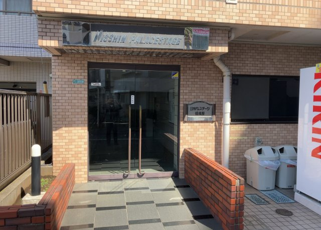 マンションのエントランスには、もともと風よけや防犯の役割がありますが、マンションによって宅配ボックスなどの設備が備わっている所もあります。日々の生活をイメージしながら生活しやすさをチェックしましょう。